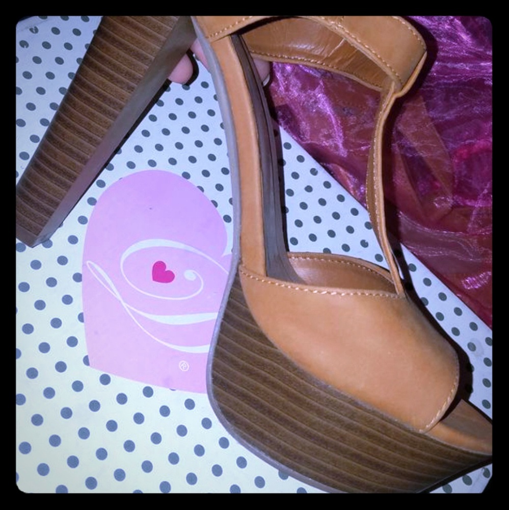 Tan summer platform